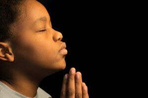 Trasmettere la propria fede religiosa ai figli è giusto?