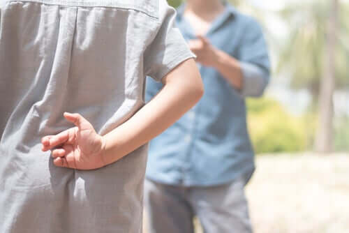 Bambino che non dice la verità