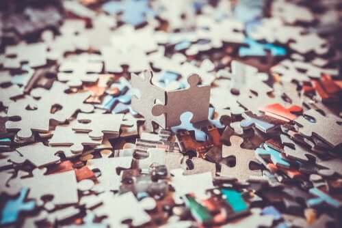 Benefici psicologici dei puzzle pezzi