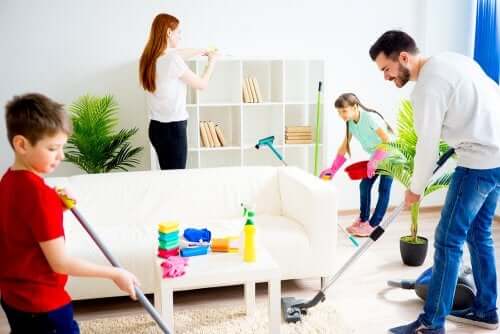 il lavoro di squadra è molto utile per motivare i bambini a collaborare in casa