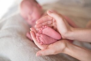 Come sopravvivere al post-parto: guida per neomamme
