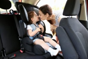 Normative sui seggiolini auto per bambini