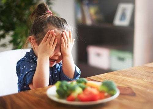 Bambina non vuole mangiare le verdure