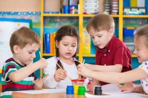 Bambini che dipingono