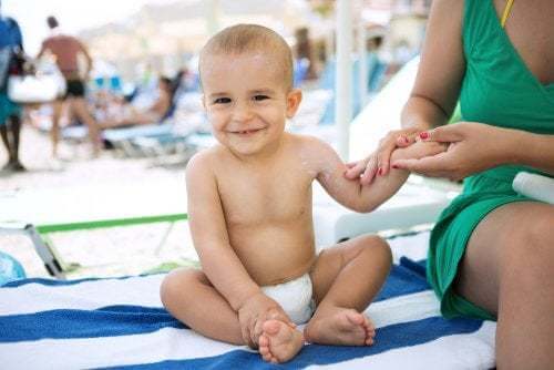 Bambino in spiaggia