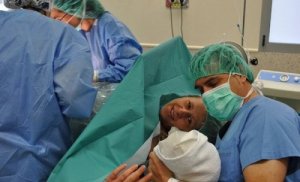 Essere accompagnata durante il parto è positivo