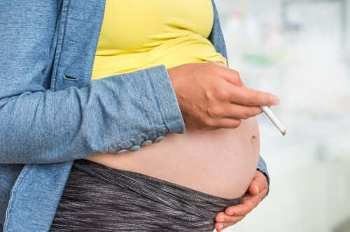 Fumare tabacco in gravidanza comporta gravi rischi per il feto
