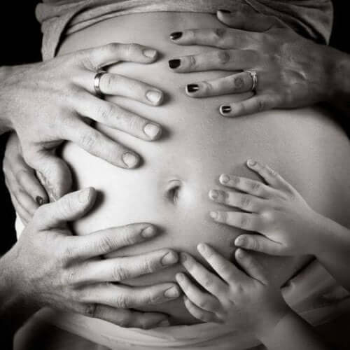 Leggi che minacciano l'intimità materna
