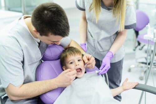 le visite di controllo sono fondamentali per prevenire le carie dentali