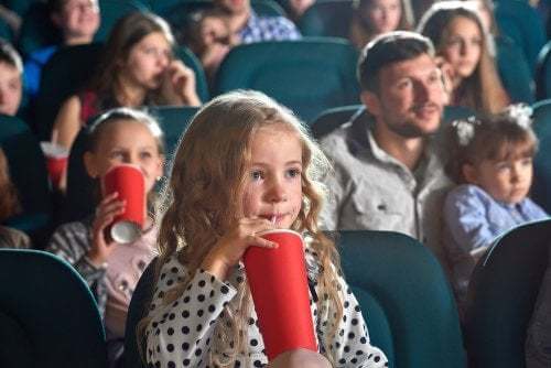 Bambina al cinema