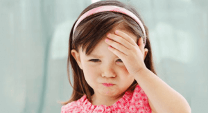 Cosa fare quando un bambino ha mal di testa
