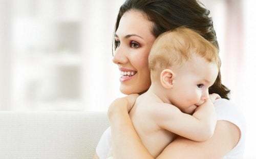 Coccolare i figli non significa viziarli
