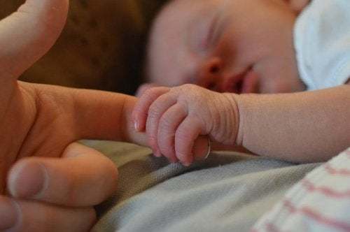 Si può insegnare ad un neonato a dormire?