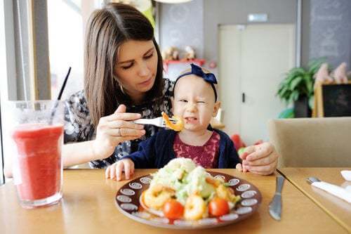 Come educare i figli ad avere un'alimentazione corretta