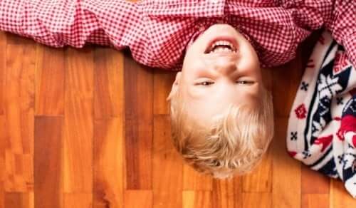 Insegnate ai vostri figli a ridere di se stessi