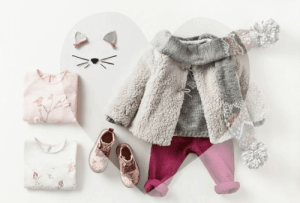 I tuoi vestiti di bebè, così piccoli, domani saranno la mia nostalgia