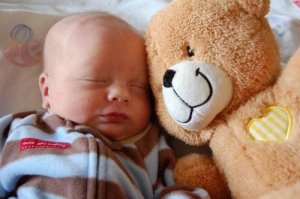 Prime cure del neonato per soddisfare i suoi bisogni
