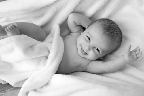 Prime cure del neonato per renderlo felice