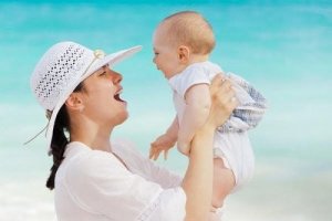 La risata dei neonati, come evolve e quali benefici?