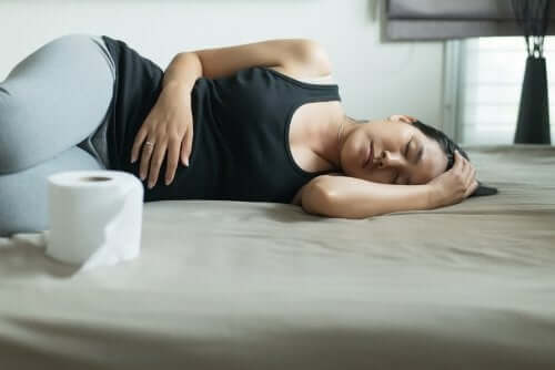 Donna incinta che soffre di stipsi