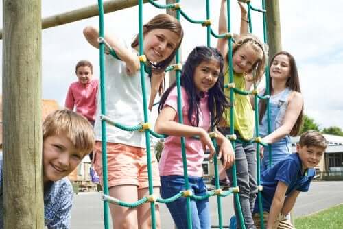 il divieto alla ricreazione priva i bambini di un gran numero di benefici