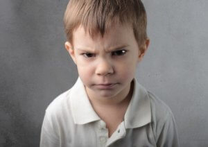 Bambini che si arrabbiano per qualunque cosa: che fare?