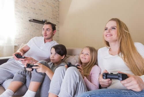 condividere passioni e interessi non equivale a essere amici dei nostri figli
