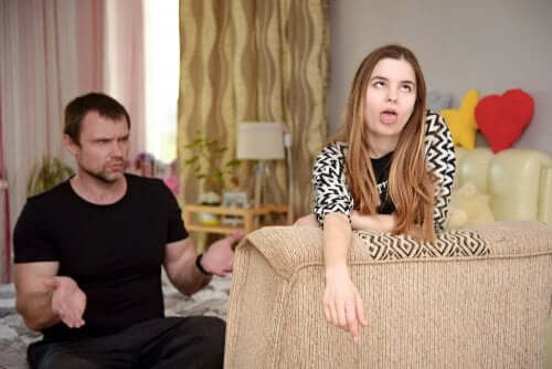 Genitori autoritari, figli ribelli: ecco perché