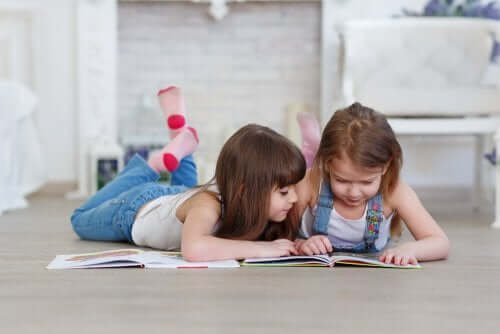 Bambine che leggono