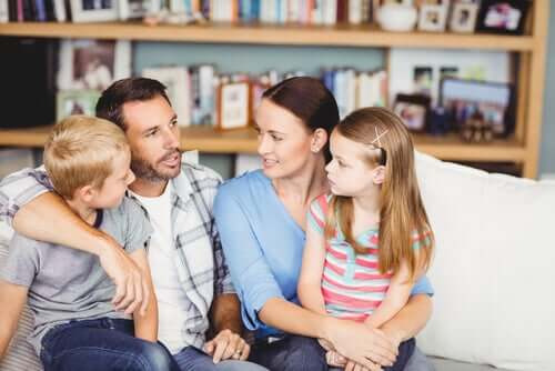 Conversazione tra tutti i membri della famiglia