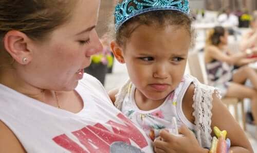 Mamma e figlia con il broncio