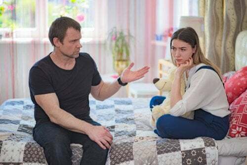 Padre e figlia adolescente