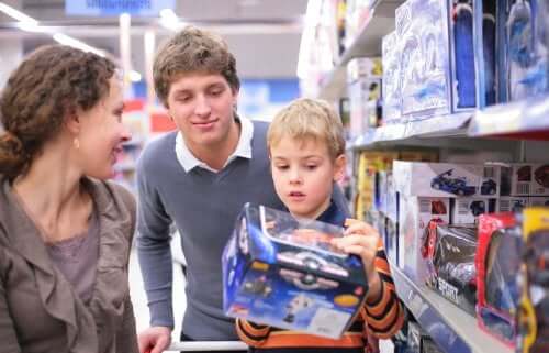 Come evitare il consumismo compulsivo nei bambini