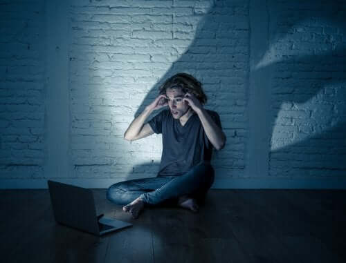 L'incremento del cyberstalking tra gli adolescenti