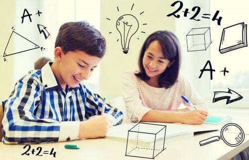 Bambini che studiano