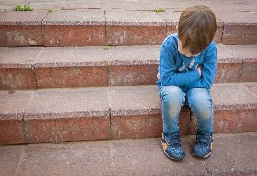 Bambino vittima di bullismo