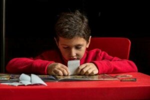 4 benefici del collezionare le figurine per i bambini