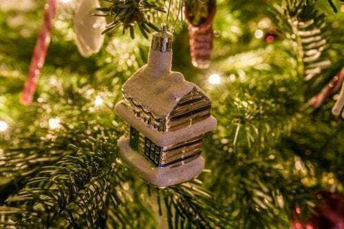 Decorazione di Natale a forma di casetta.