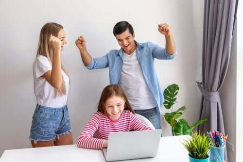 per migliorare l'autostima dei bambini è necessario amare e valorizzare i più piccoli