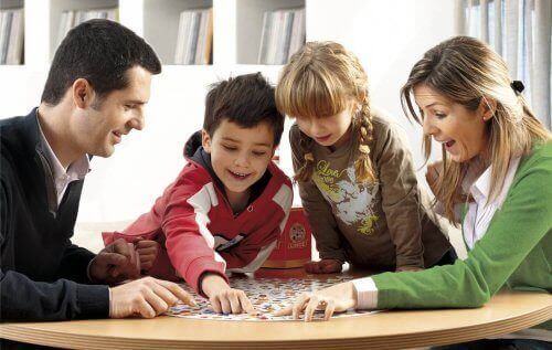 i giochi da tavolo offrono numerosi benefici per lo sviluppo cognitivo dei bambini