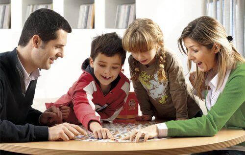 i giochi da tavolo offrono numerosi benefici per lo sviluppo cognitivo dei bambini