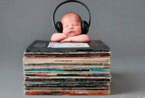 Cantare con i bambini li aiuta a parlare prima