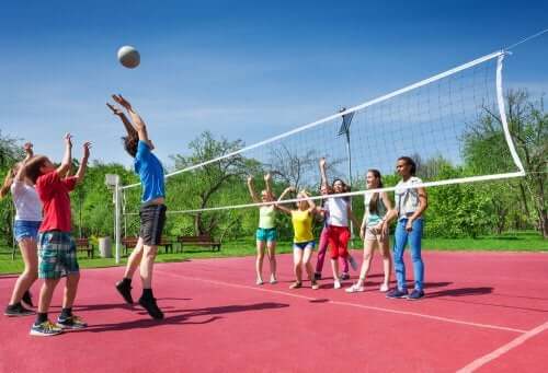 anche la pallavolo può provocare numerosi infortuni sportivi nei bambini