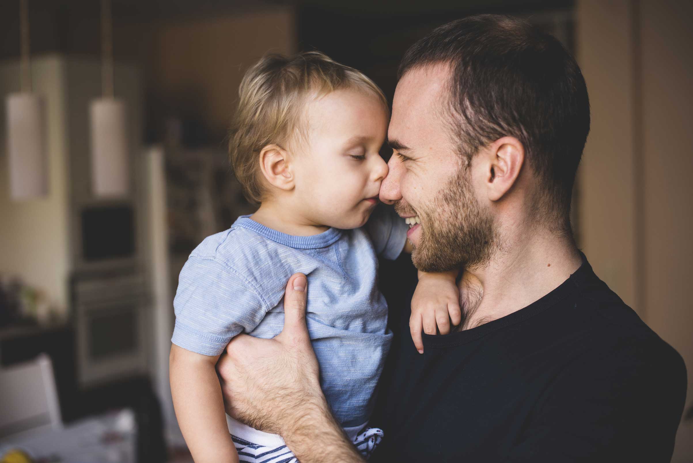 Papà felice con il suo bambino
