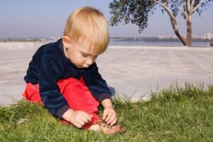 Come promuovere l'autonomia durante l'infanzia