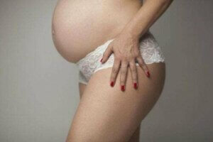 Come ridurre l'edema alle gambe durante la gravidanza