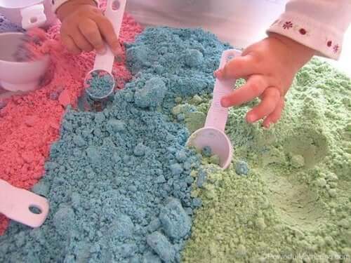 La sabbia magica: giochiamo con i bambini!