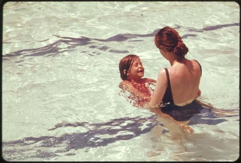 Come migliorare la relazione madre figlia, madre e figlia in piscina.