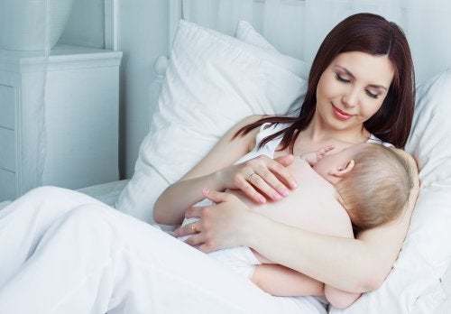 Mamma che allatta