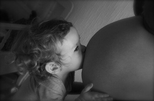 Mamma incinta e figlio